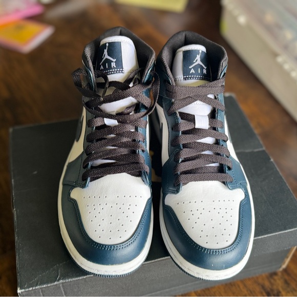 Air Jordan 1, size 8 - Picture 4 of 6